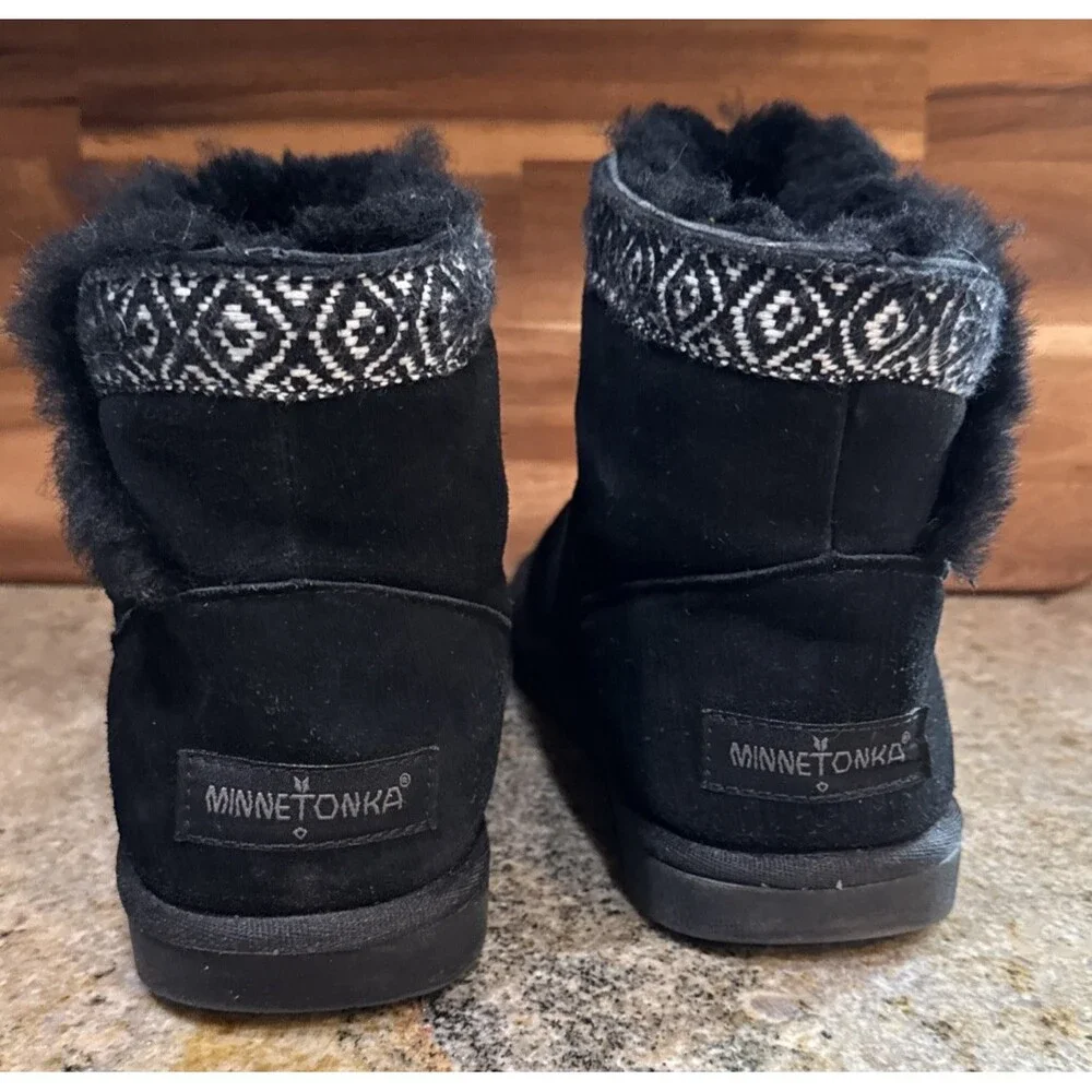 MINNETONKA Black‎ Sheepskin Aztec Ankle Boots Womens Sz 8 NWOB #85570